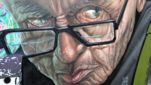 Grafitti eines Gesichts mit schwarzer Brille